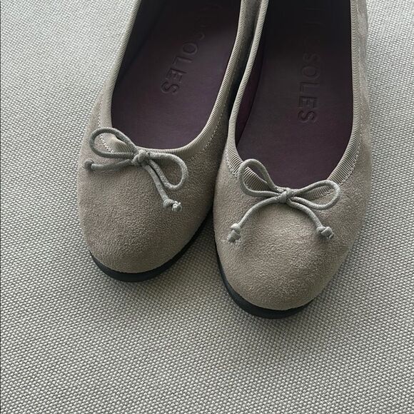 AEROSOLES Taupe Suede Flats with Decorative Bows - Picture 2 of 5